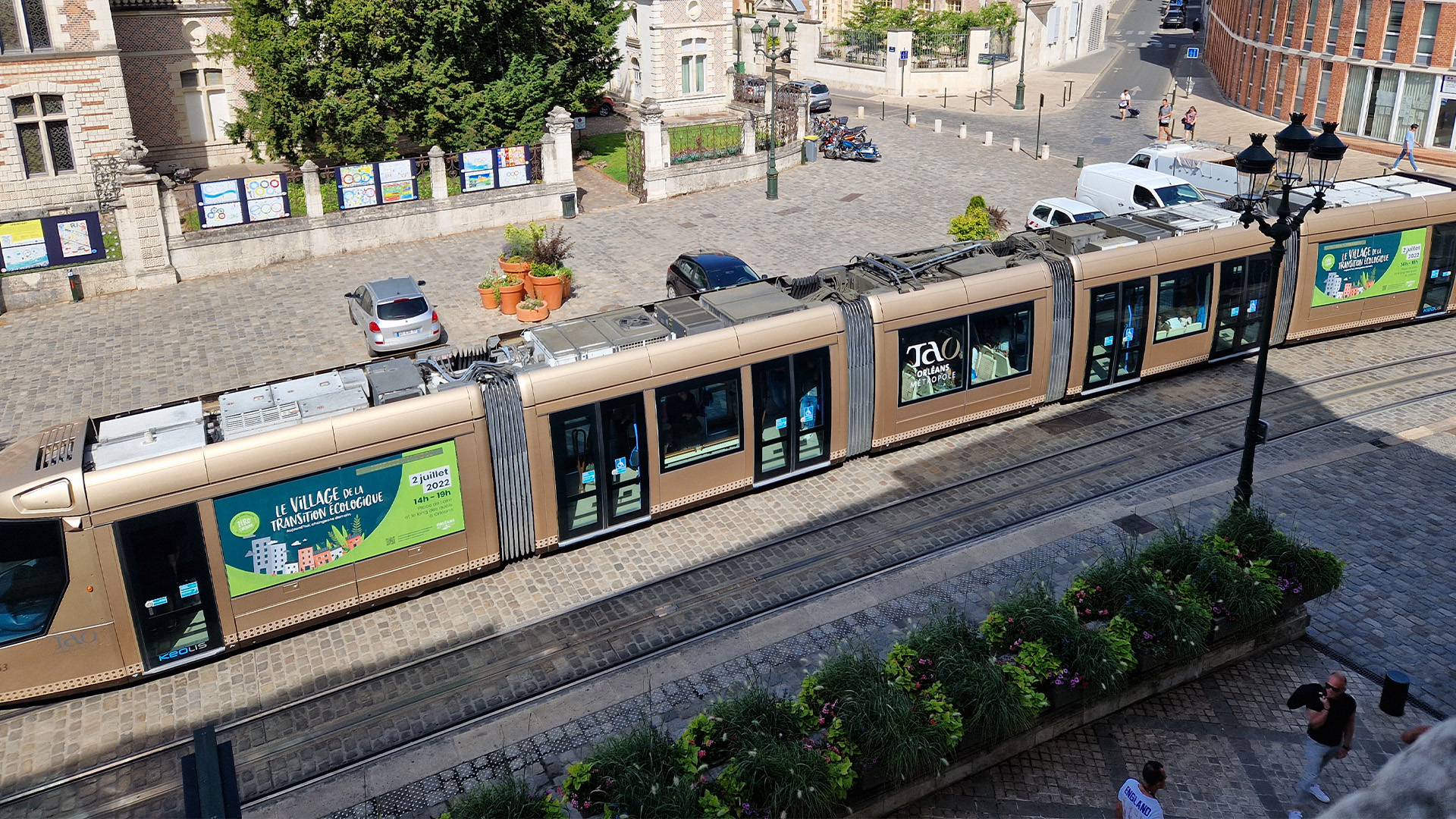 Habillage du tram d'Orléans